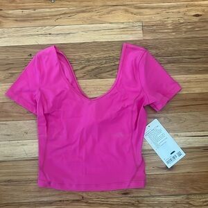 Cropped Short sleeve lululemon shirt. Bright pink, Size 4